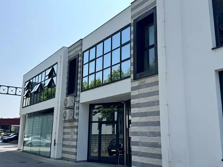 Immagine 3 di Ufficio in vendita  a Pontedera