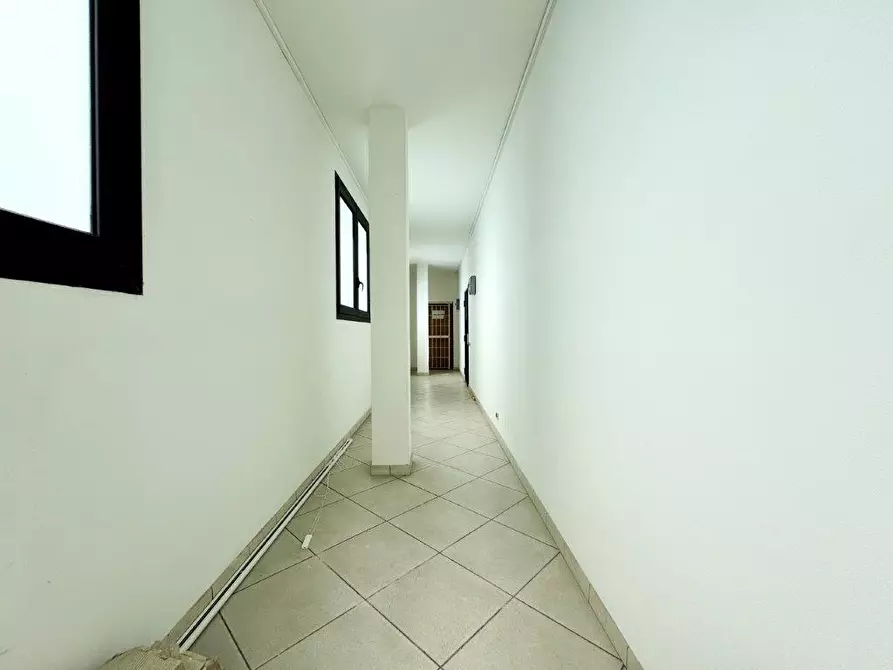 Immagine 11 di Ufficio in vendita  a Pontedera