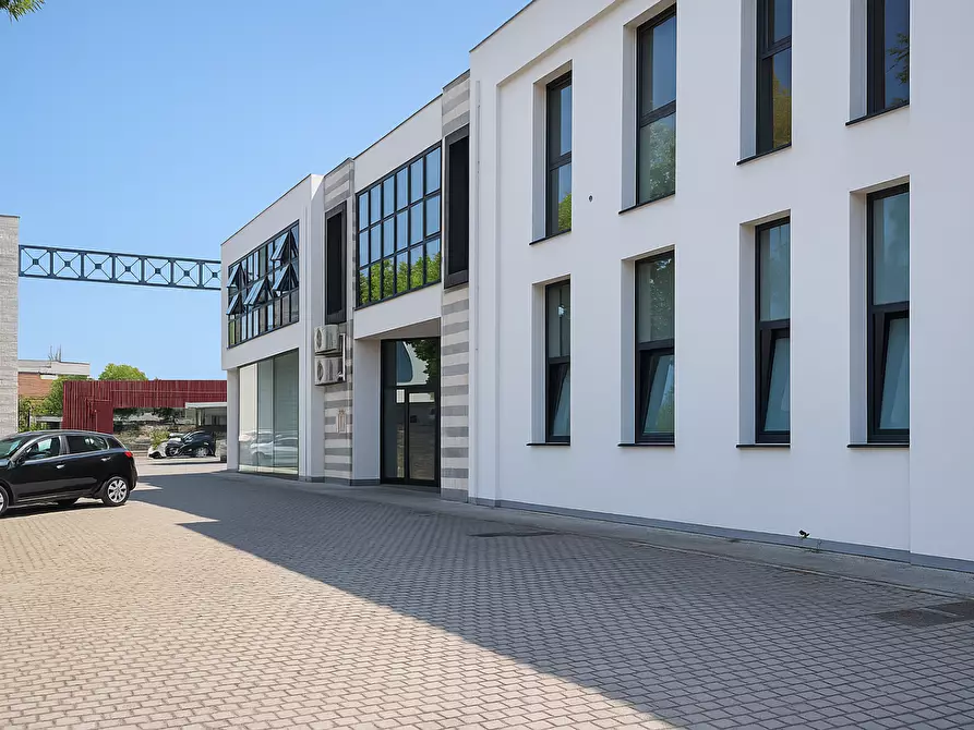 Immagine 1 di Ufficio in vendita  a Pontedera