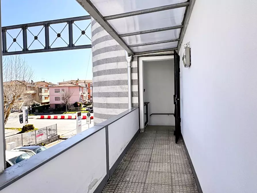 Immagine 24 di Ufficio in vendita  a Pontedera