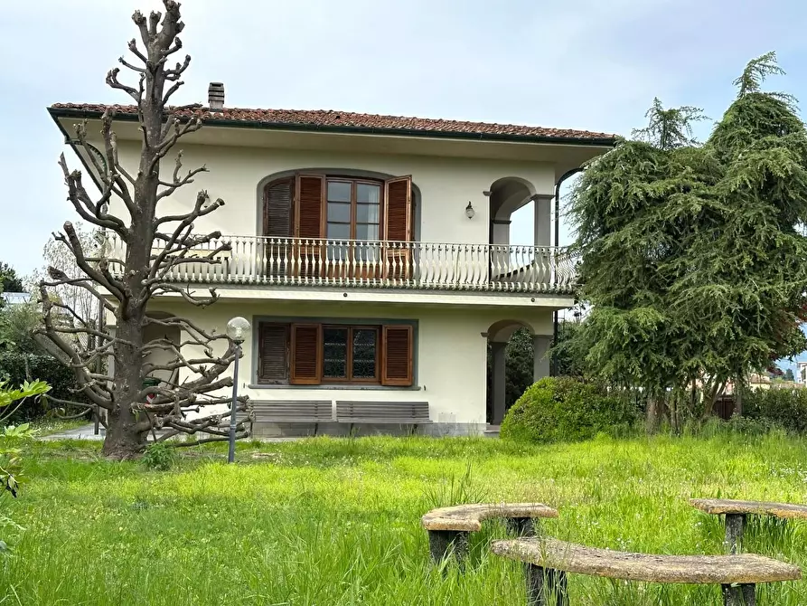 Immagine 43 di Villa in vendita  a Lucca