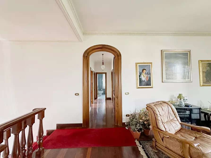 Immagine 27 di Villa in vendita  a Lucca