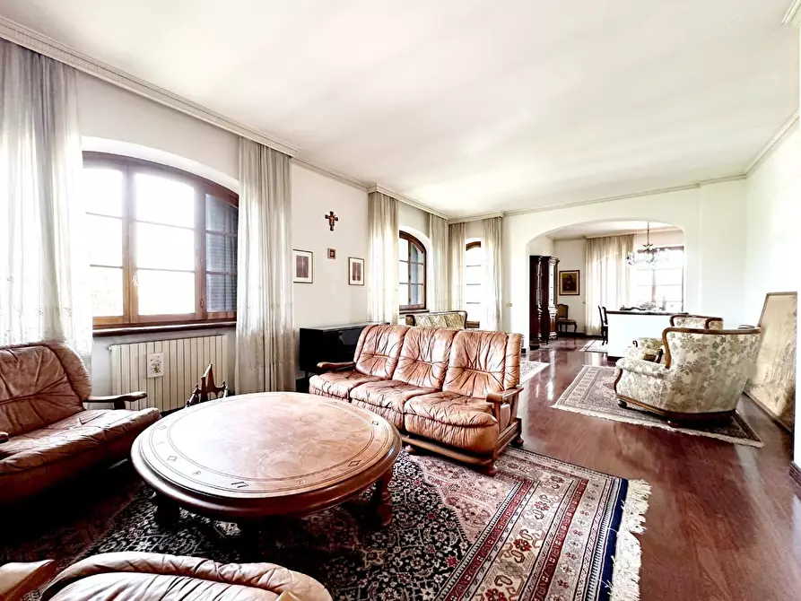 Immagine 21 di Villa in vendita  a Lucca