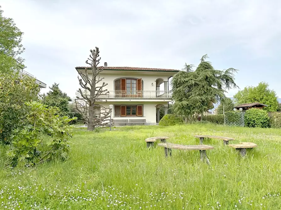 Immagine 42 di Villa in vendita  a Lucca
