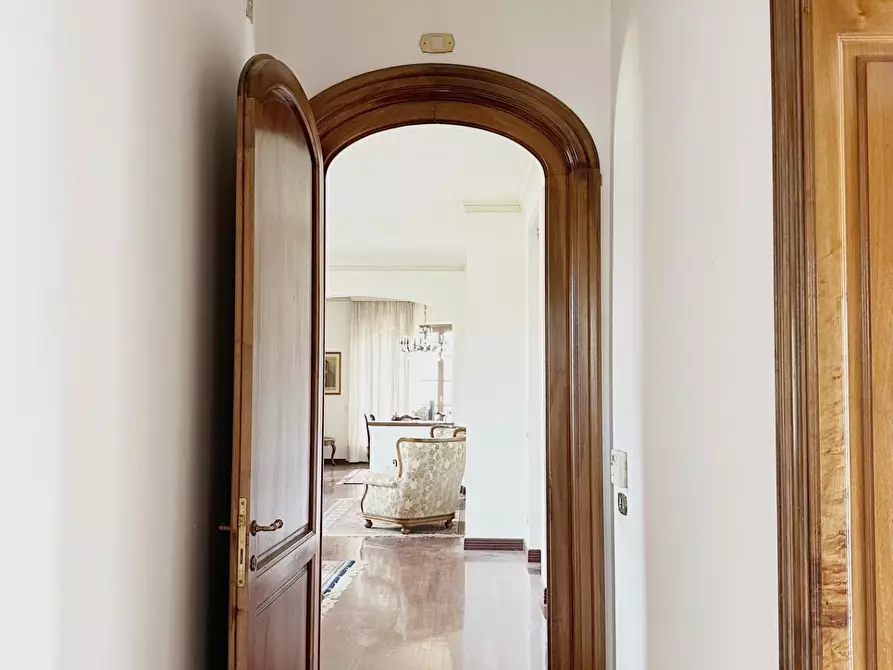Immagine 35 di Villa in vendita  a Lucca