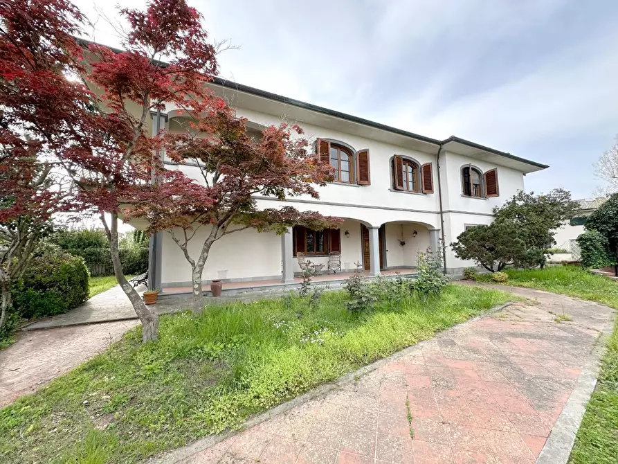 Immagine 41 di Villa in vendita  a Lucca