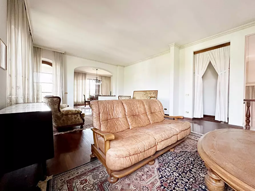 Immagine 25 di Villa in vendita  a Lucca