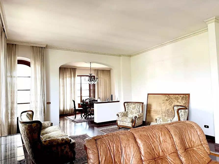 Immagine 26 di Villa in vendita  a Lucca