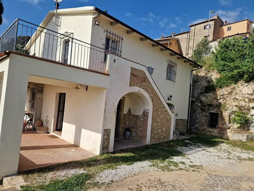 Immagine 1 di Villa in vendita  a Rosignano Marittimo