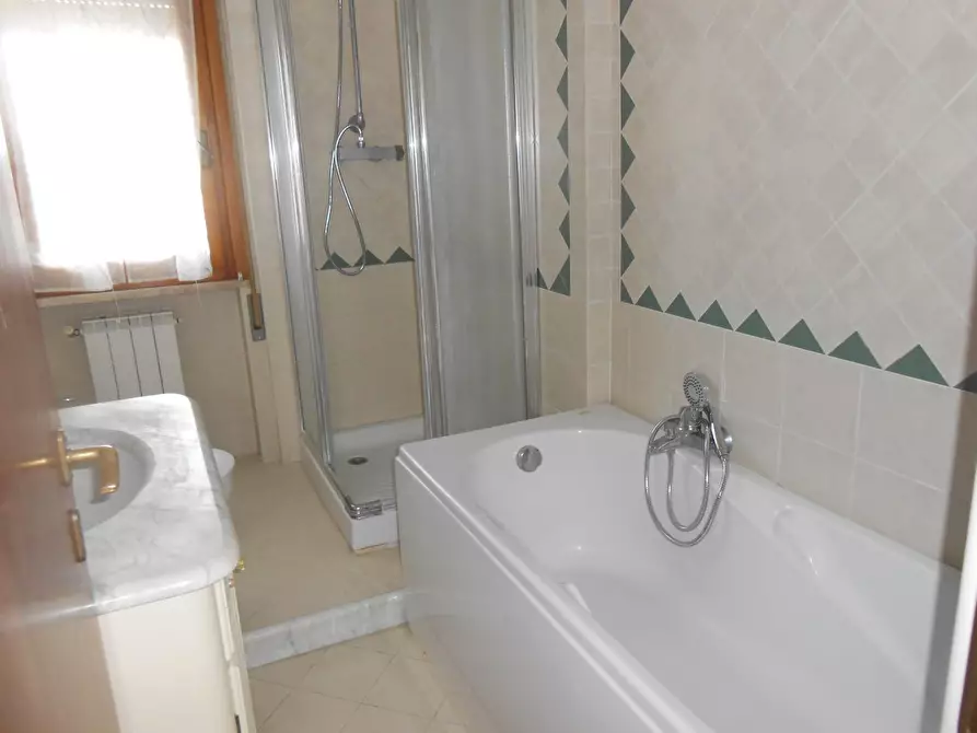 Immagine 11 di Appartamento in vendita  a Pontedera