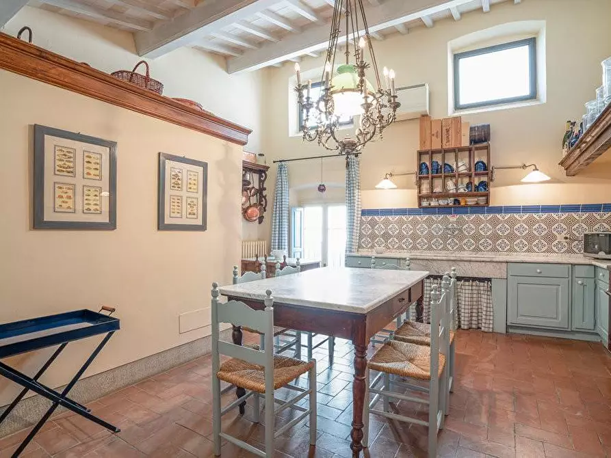 Immagine 28 di Immobile di prestigio in vendita  a Larciano