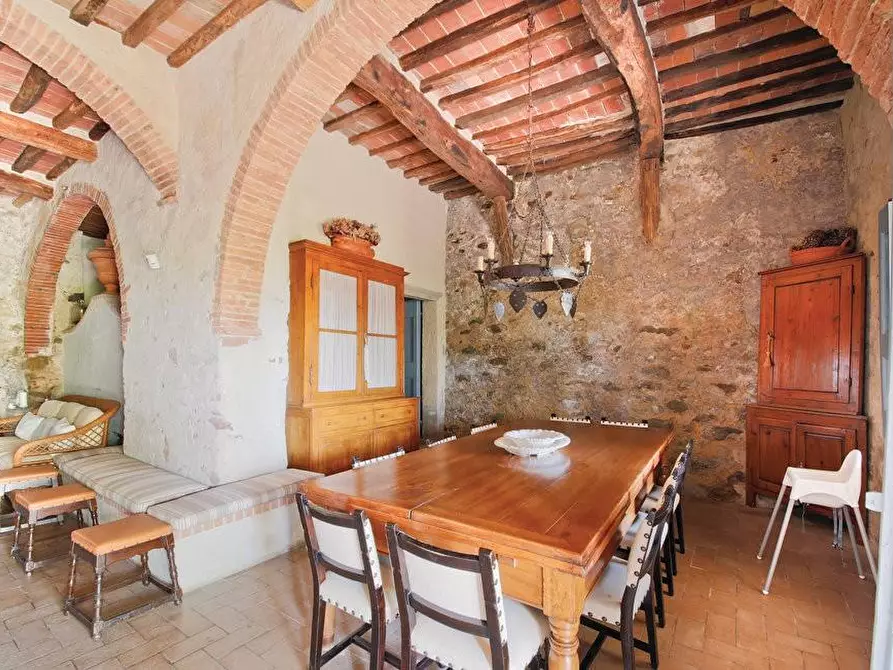 Immagine 34 di Immobile di prestigio in vendita  a Larciano