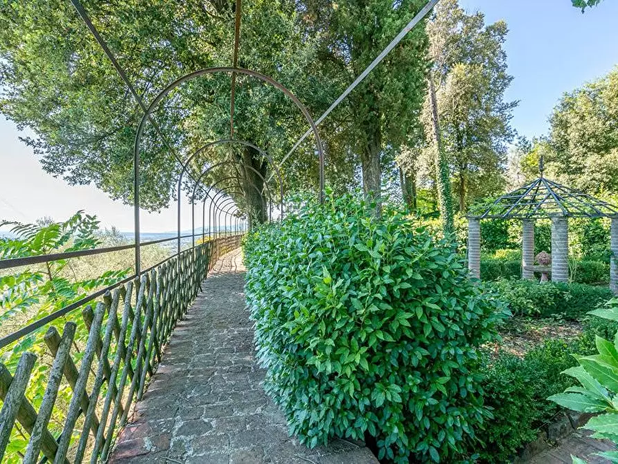 Immagine 41 di Immobile di prestigio in vendita  a Larciano