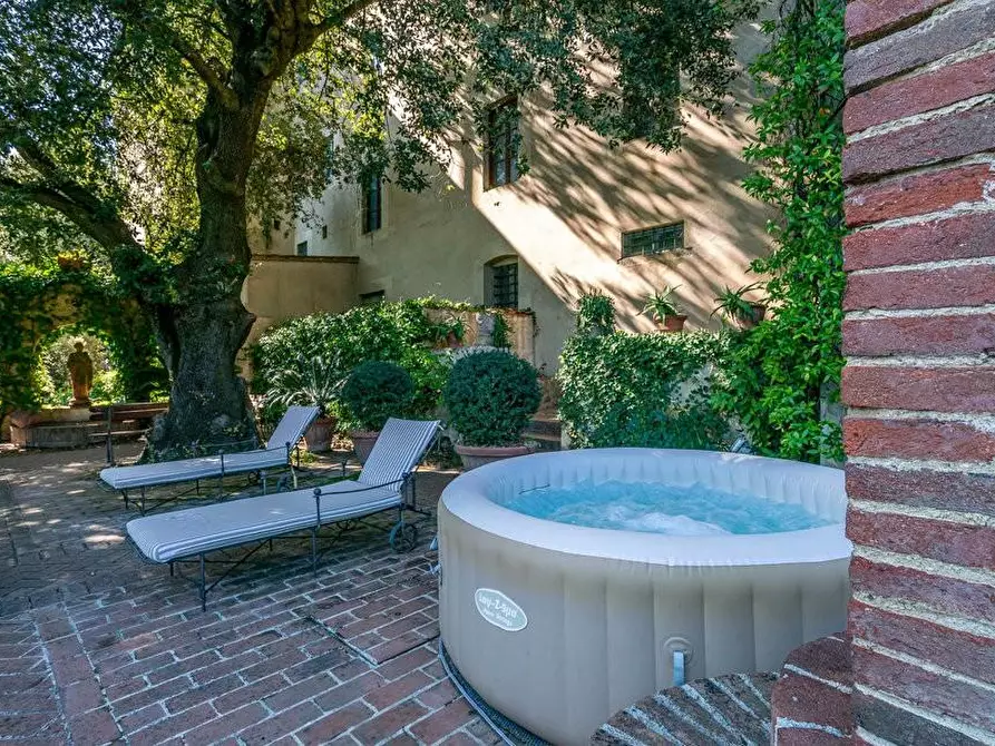 Immagine 3 di Immobile di prestigio in vendita  a Larciano