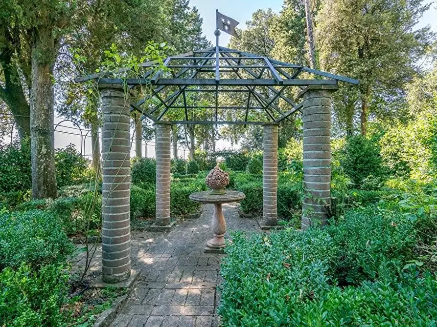 Immagine 42 di Immobile di prestigio in vendita  a Larciano