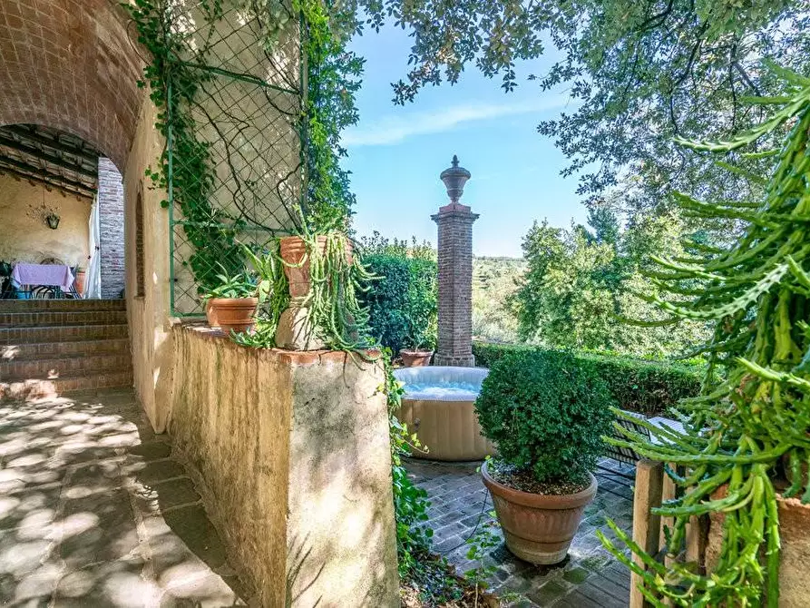 Immagine 31 di Immobile di prestigio in vendita  a Larciano