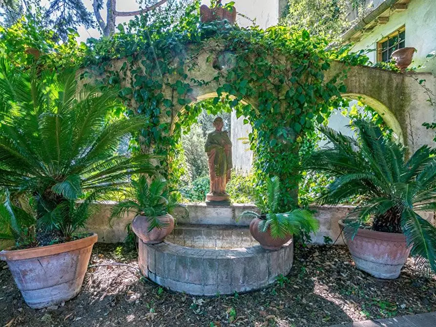 Immagine 4 di Immobile di prestigio in vendita  a Larciano