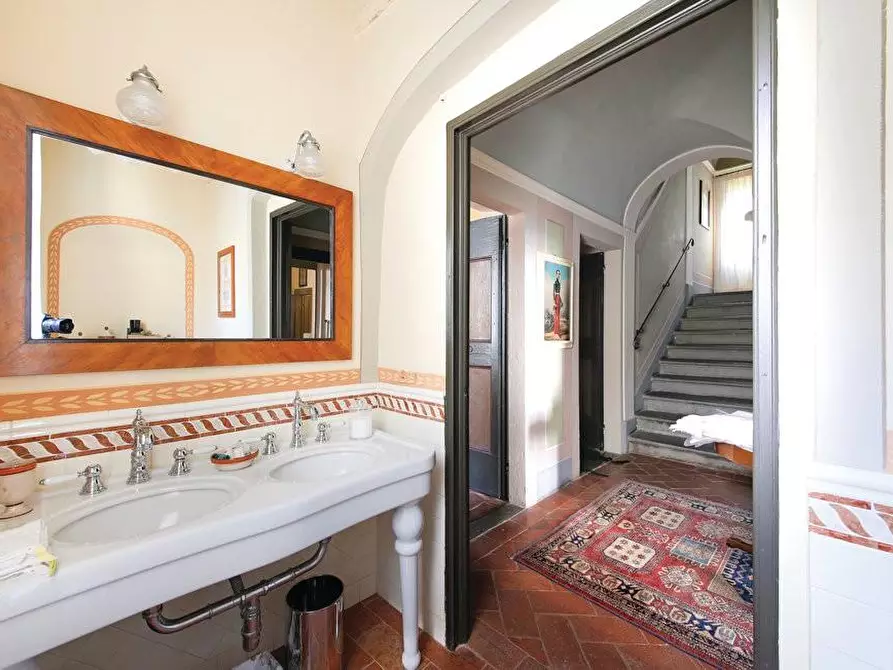 Immagine 15 di Immobile di prestigio in vendita  a Larciano