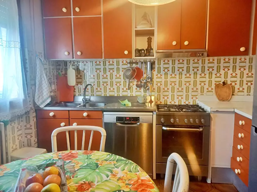 Immagine 2 di Appartamento in vendita  a Cecina