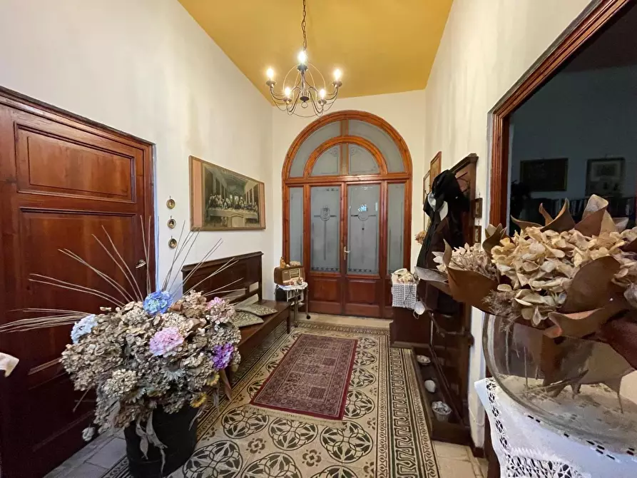 Immagine 3 di Villa in vendita  a Capannori