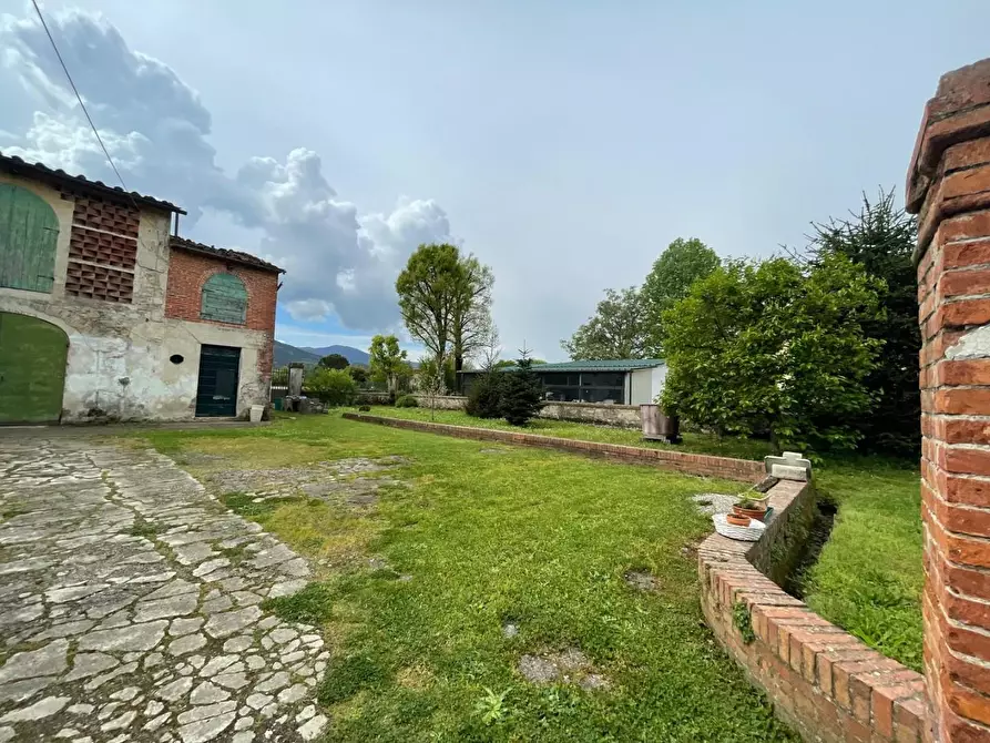 Immagine 31 di Villa in vendita  a Capannori