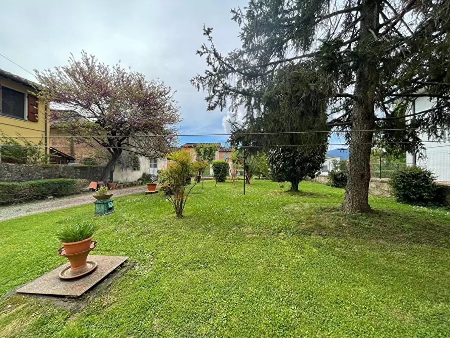 Immagine 24 di Villa in vendita  a Capannori
