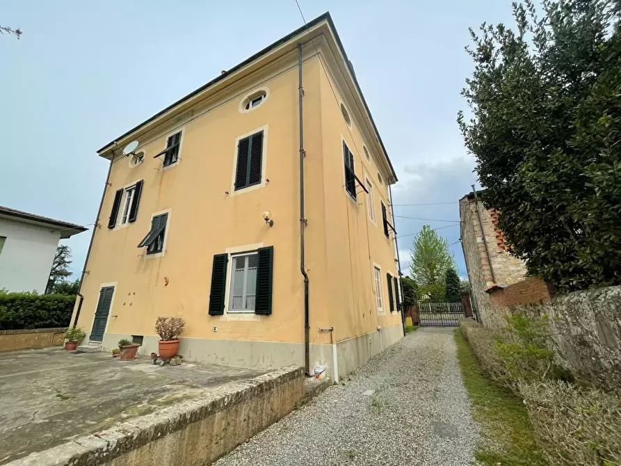 Immagine 26 di Villa in vendita  a Capannori