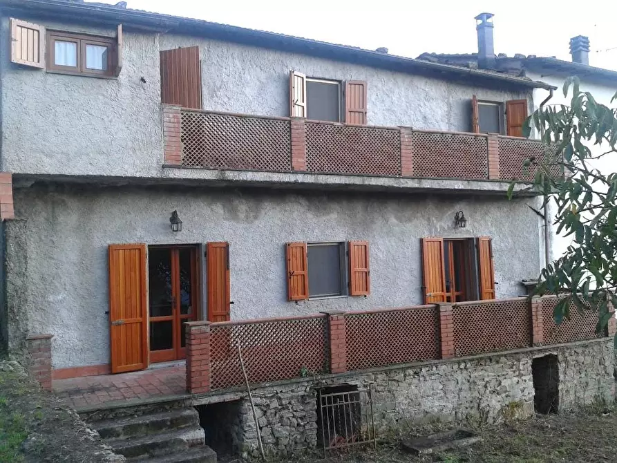 Immagine 1 di Casa semindipendente in vendita  a Bagni Di Lucca