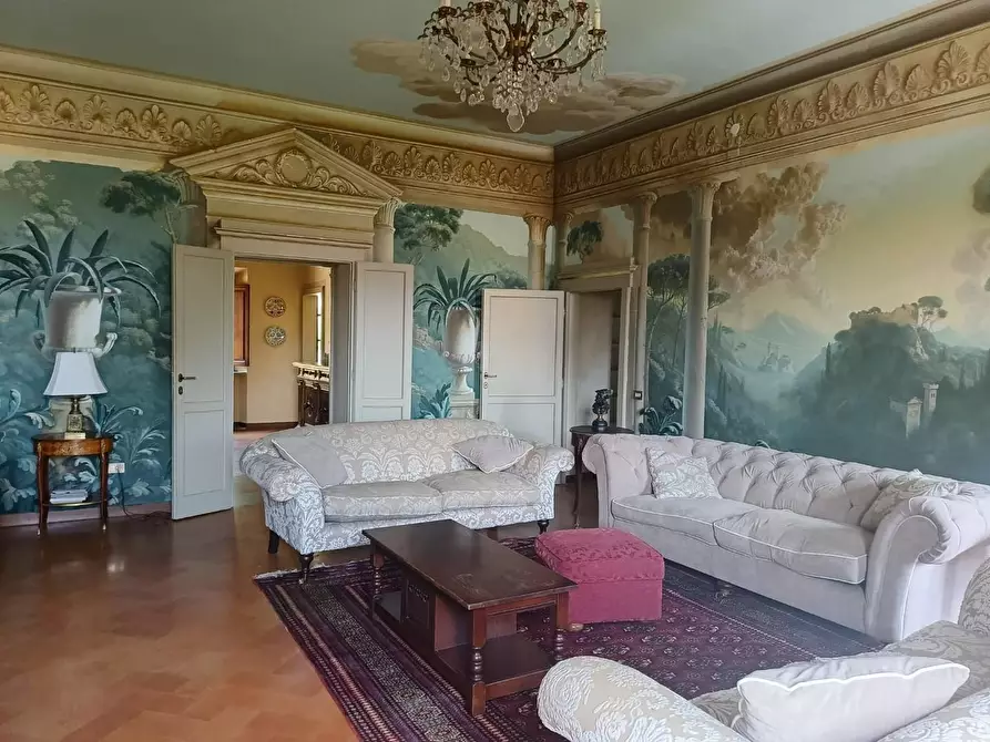 Immagine 27 di Villa in vendita  a Lucca