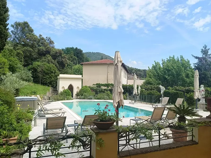 Immagine 22 di Villa in vendita  a Lucca