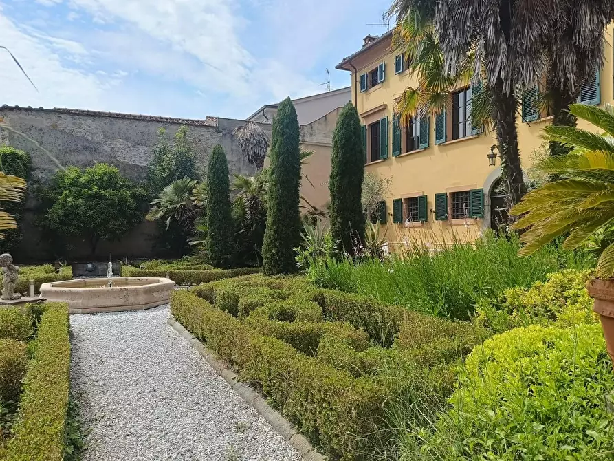 Immagine 35 di Villa in vendita  a Lucca