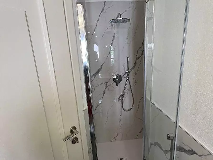 Immagine 17 di Appartamento in vendita  a Massa