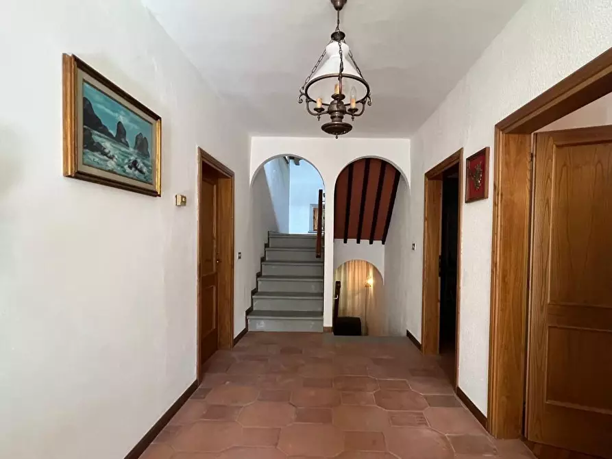Immagine 19 di Casa colonica in vendita  a Vinci