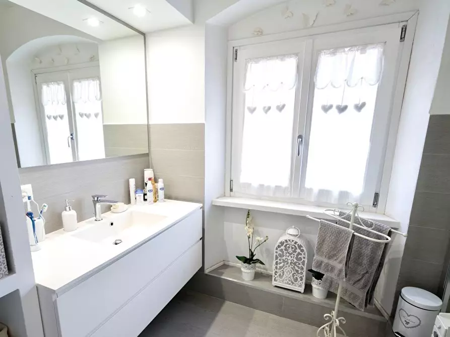 Immagine 10 di Appartamento in vendita  a Massa