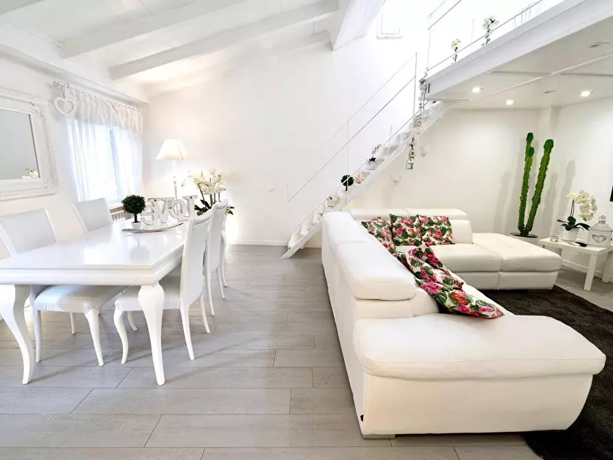 Immagine 4 di Appartamento in vendita  a Massa