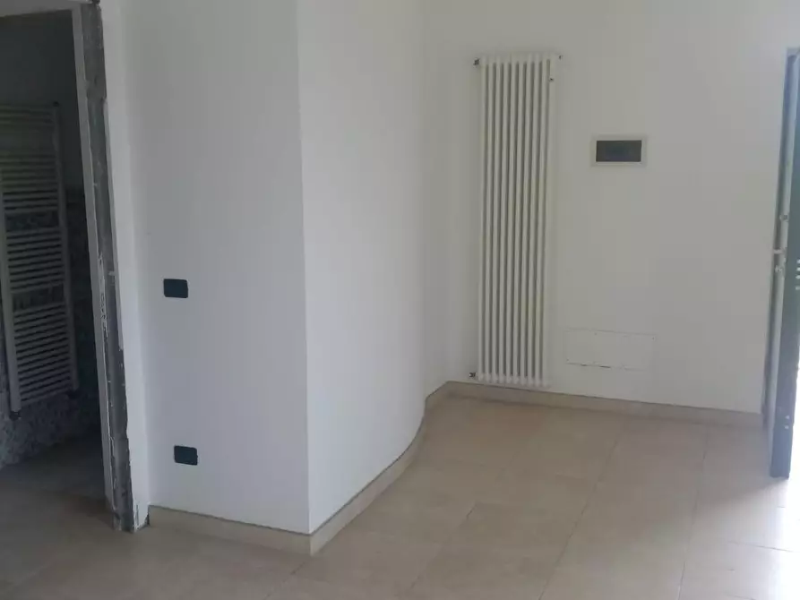 Immagine 11 di Villetta a schiera in vendita  a Carrara