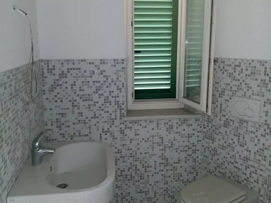 Immagine 15 di Villetta a schiera in vendita  a Carrara