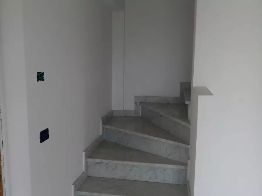 Immagine 17 di Villetta a schiera in vendita  a Carrara