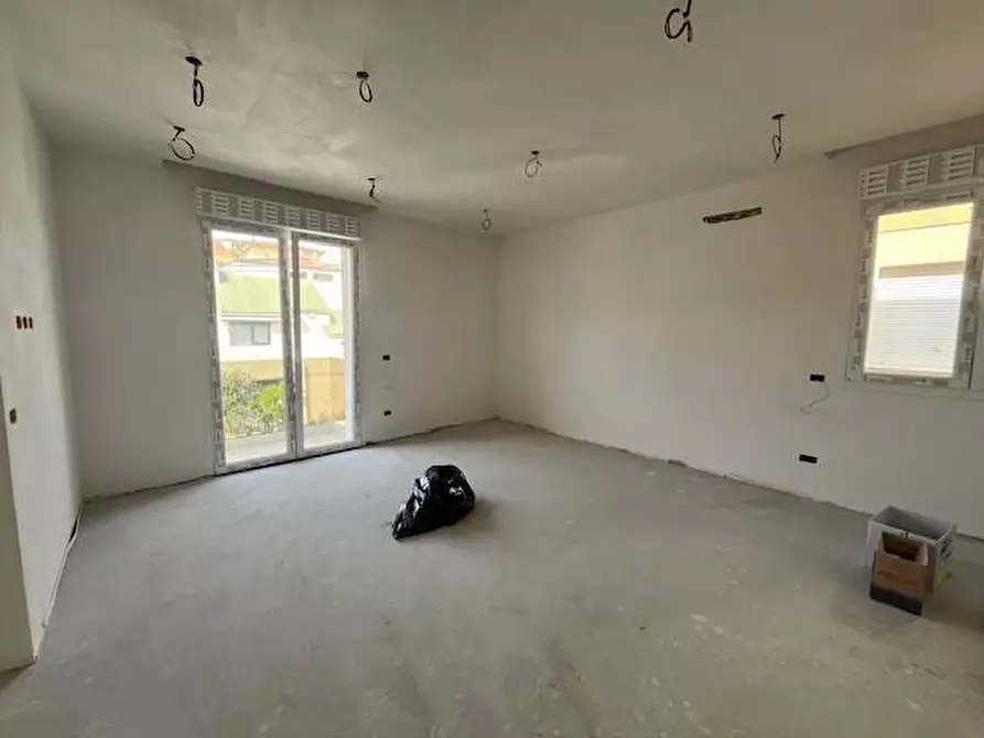 Immagine 4 di Appartamento in vendita  a Viareggio