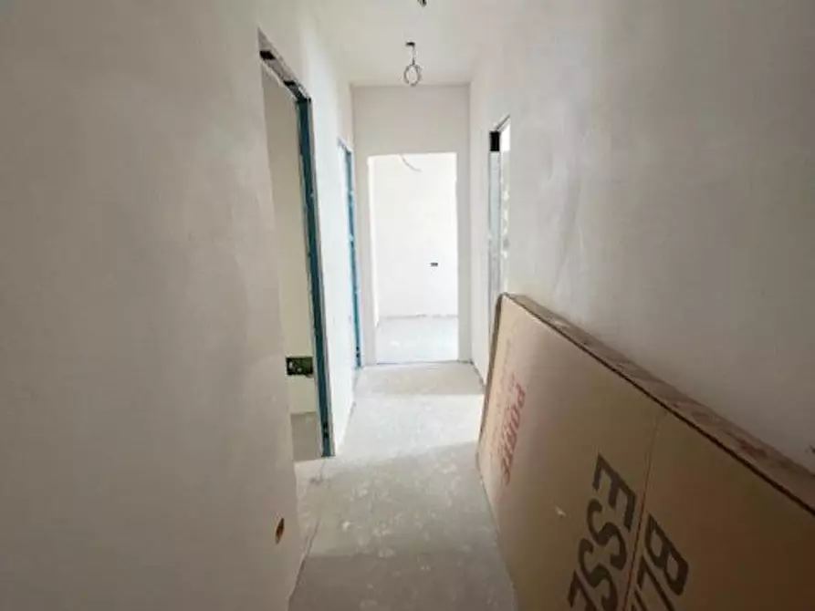 Immagine 11 di Appartamento in vendita  a Viareggio