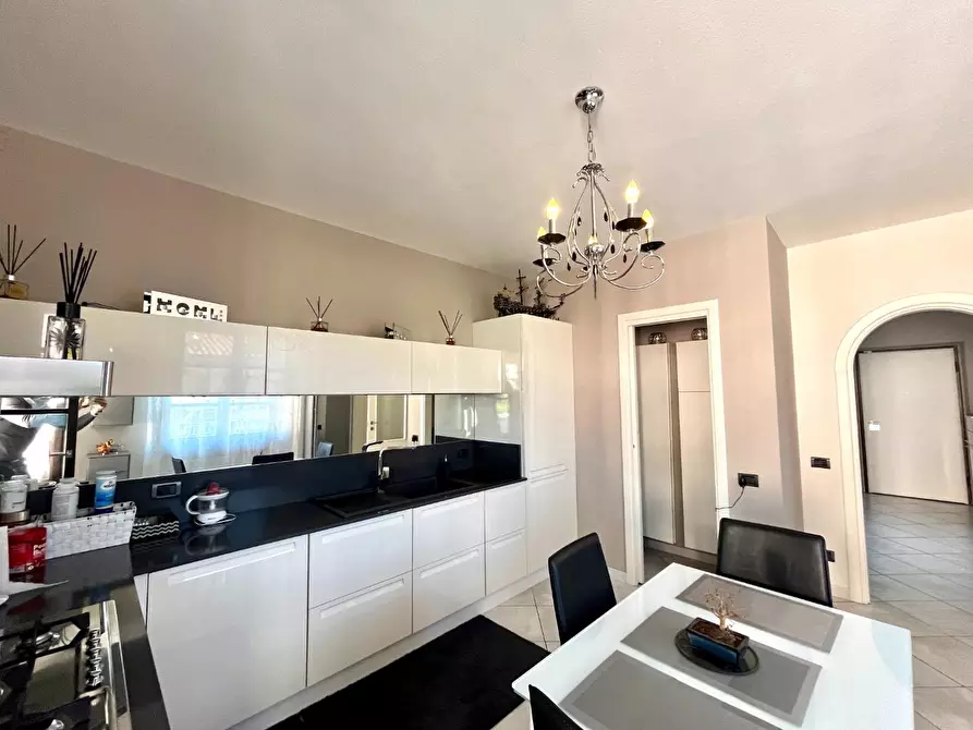 Immagine 12 di Appartamento in vendita  a Massa