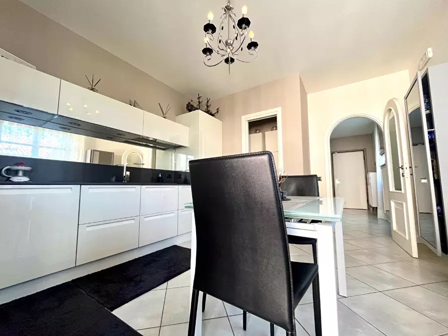 Immagine 13 di Appartamento in vendita  a Massa