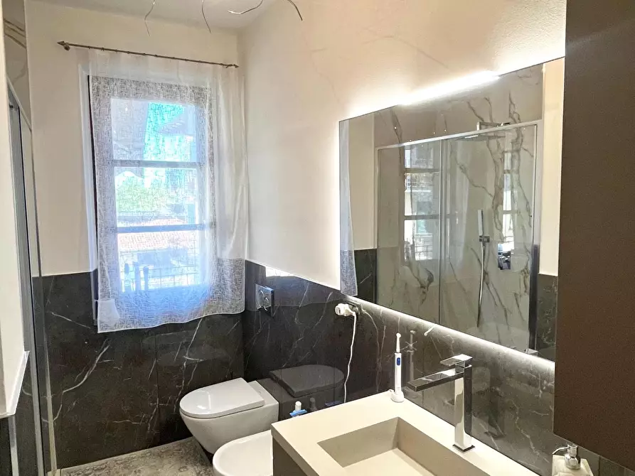 Immagine 18 di Appartamento in vendita  a Massa