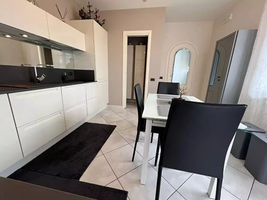 Immagine 40 di Appartamento in vendita  a Massa