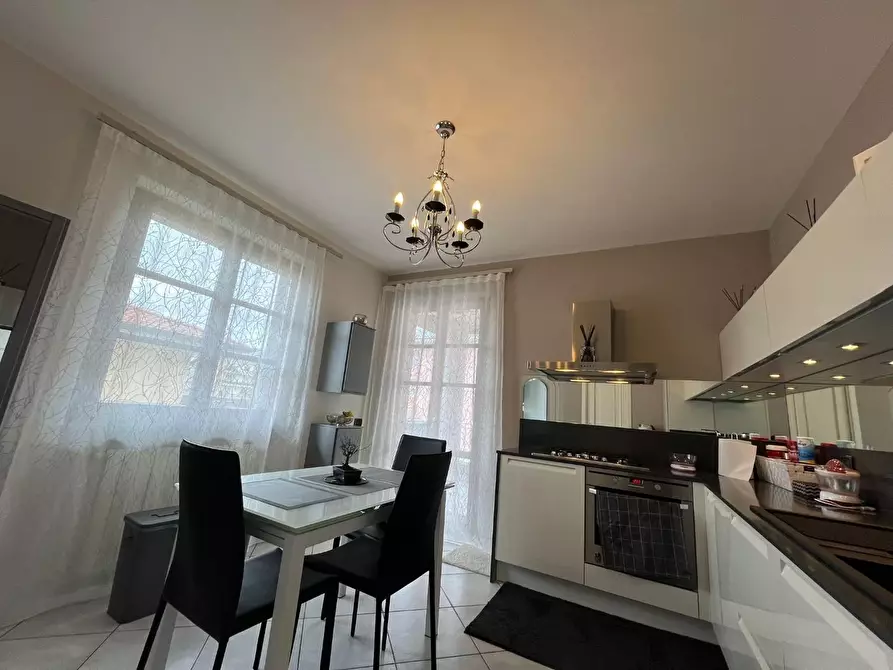 Immagine 11 di Appartamento in vendita  a Massa