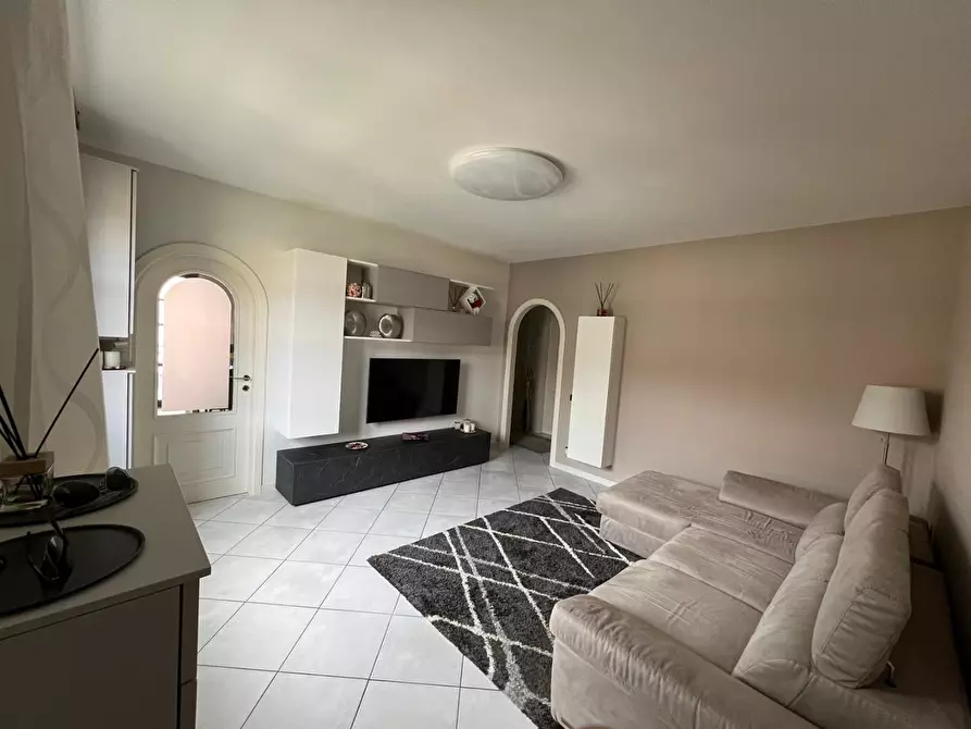 Immagine 2 di Appartamento in vendita  a Massa