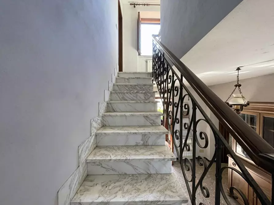Immagine 17 di Casa bifamiliare in vendita  a Camaiore