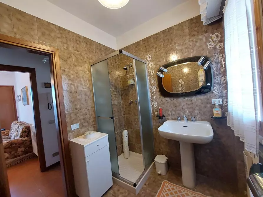 Immagine 19 di Appartamento in vendita  a Viareggio