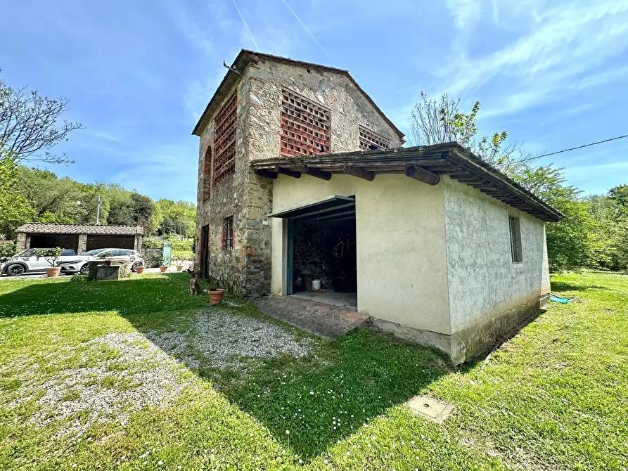 Immagine 33 di Rustico / casale in vendita  a Capannori