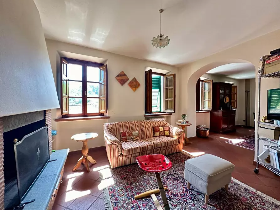 Immagine 12 di Rustico / casale in vendita  a Capannori